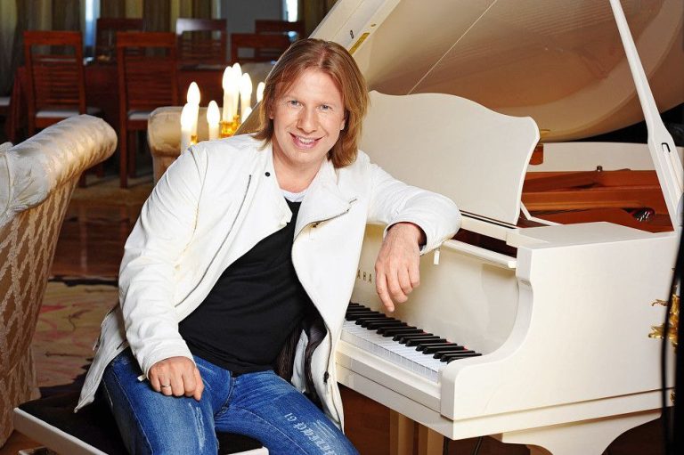 Renowned Composer Viktor Drobysh Enchants London Audience with Impromptu Chamber Concert